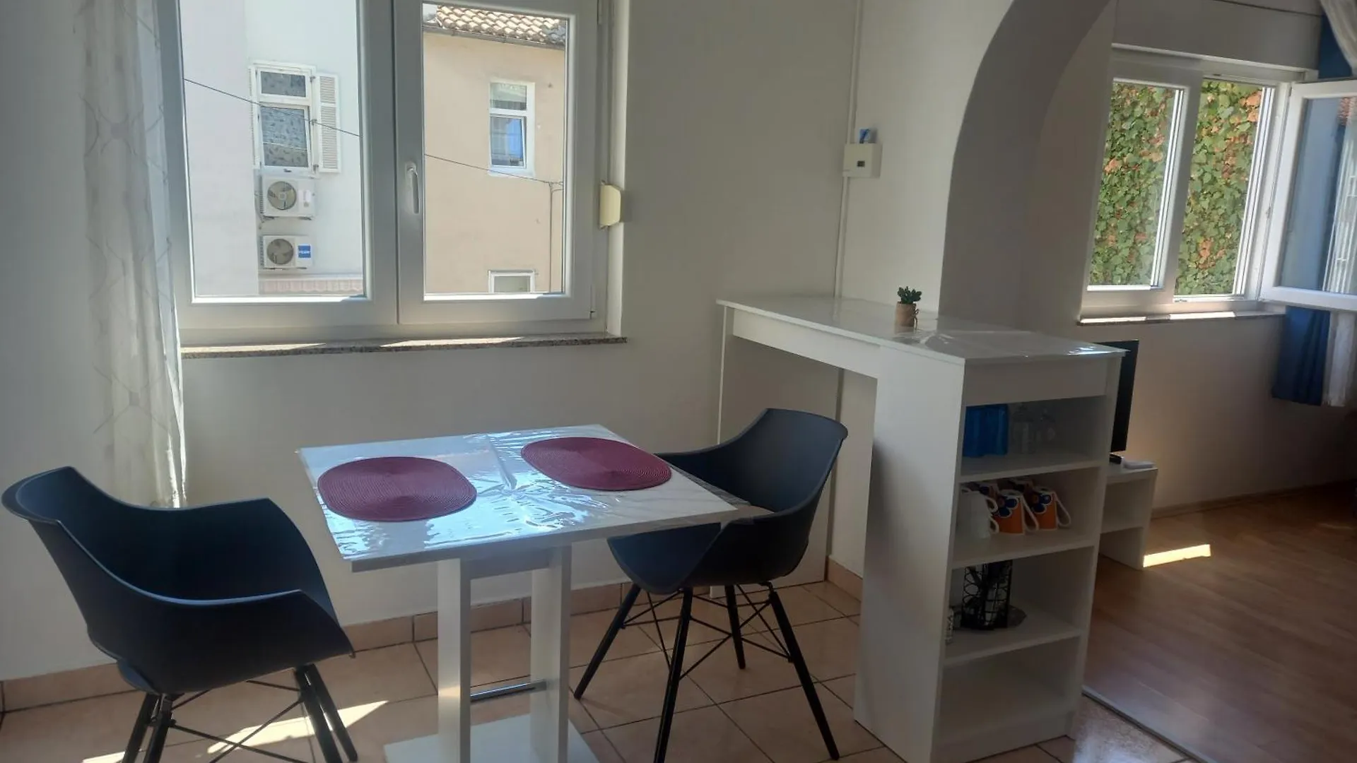 Apartment Apartmani Iris I Ana Crikvenica