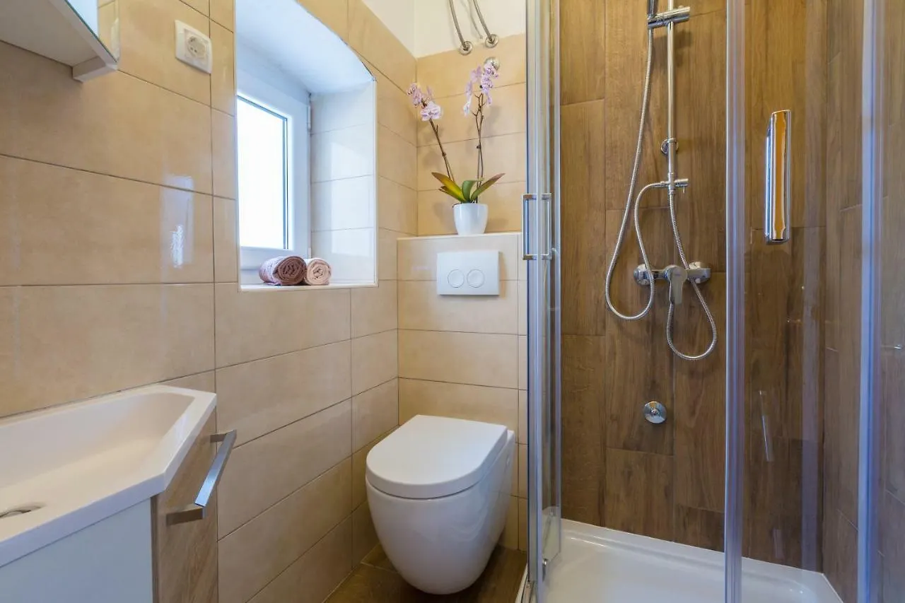 Apartment Apartmani Iris I Ana Crikvenica